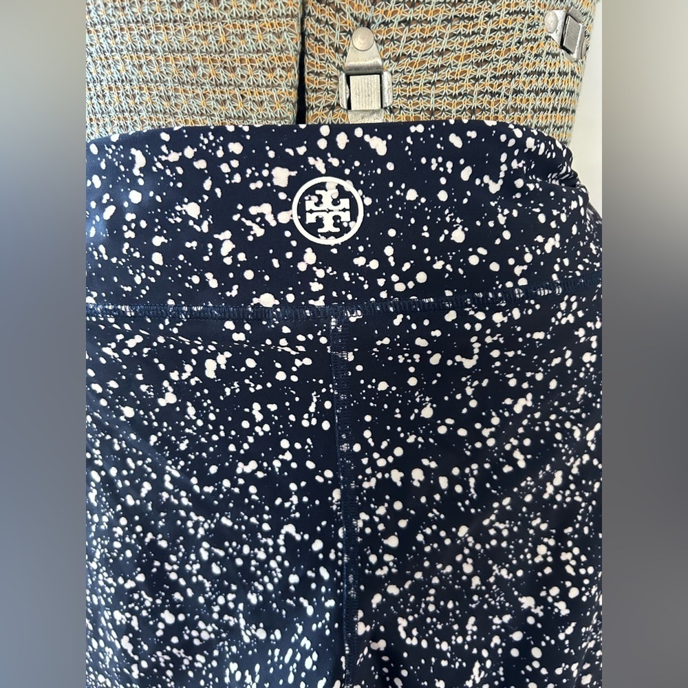 TORY BURCH CONFETTI NAVY BLUE/WHITE YOGA LEGGINGS Sz.M. LIGHT COMPRESSION - Picture 2 of 8